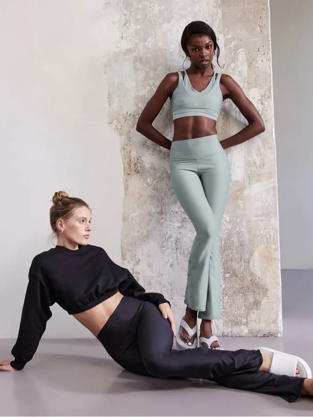 ALO Yoga Airlift High Waist Snap Flare Leggings
